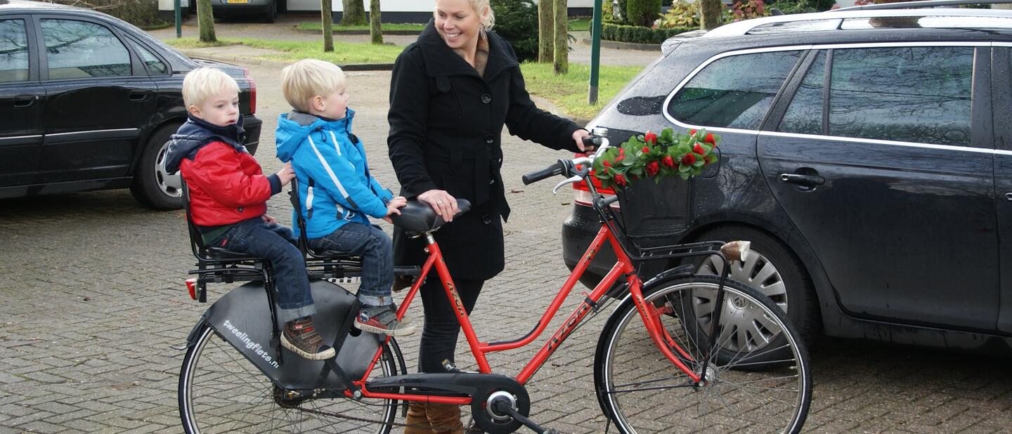 Begroeten botsing Mechanisch Andere fietsstoeltjes: zadel op stang en tweepersoonszitje |  Kinderveiligheid.nl