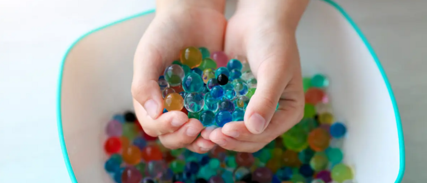 Handen met orbeez