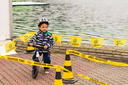 jongetje op fiets parcours
